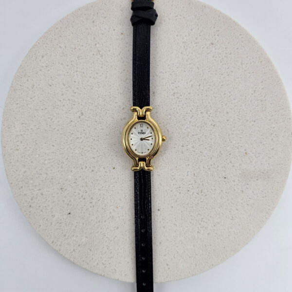 FENDI 640L - owalny złoty zegarek vintage widok na przód