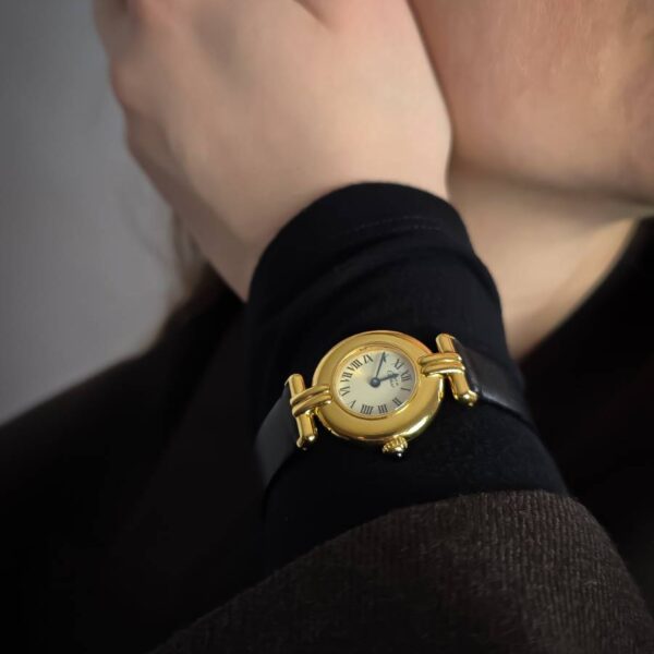 Cartier Colisee zegarek vintage na modelce