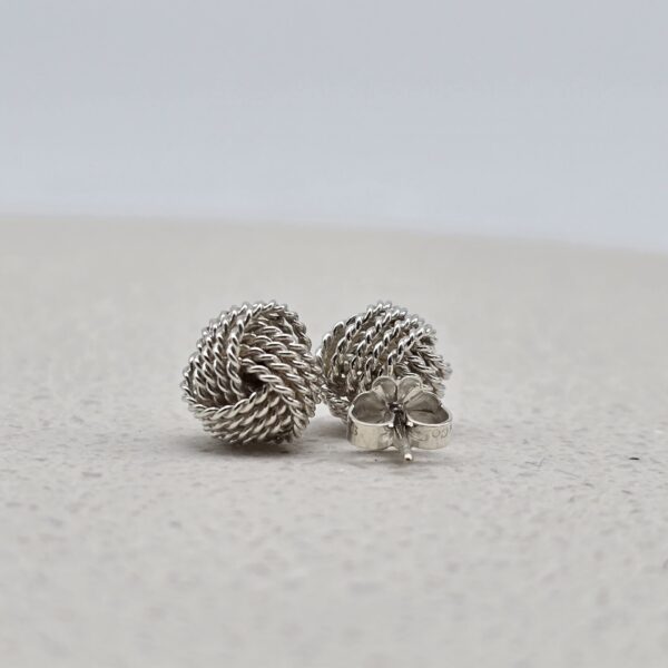 TIFFANY & CO. - kolczyki Twist Knot ze srebra 925 z tyłu