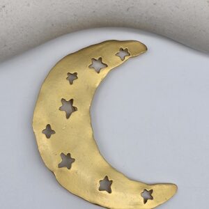 KENZO - złota broszka vintage zbliżenie