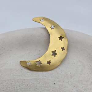 KENZO - złota broszka vintage widok z lewej