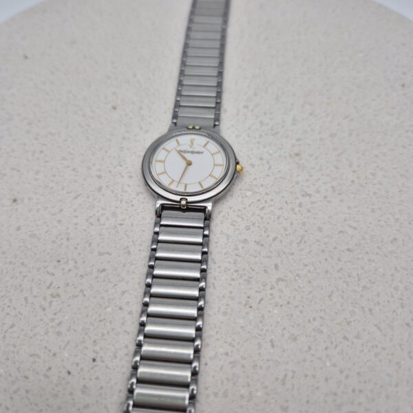 YSL - srebrny zegarek vintage widok z góry