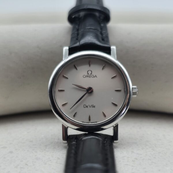 OMEGA De Ville - srebrny zegarek vintage na czarnym pasku przód