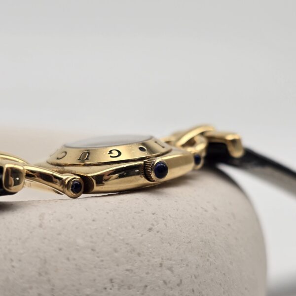 GUCCI - złoty zegarek vintage z jasną tarczą koronka