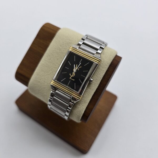YVES SAINT LAURENT – geometryczny zegarek vintage na stojaku