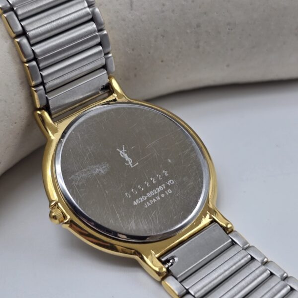 YVES SAINT LAURENT – minimalistyczny zegarek z lat 90 zbliżenie na tył