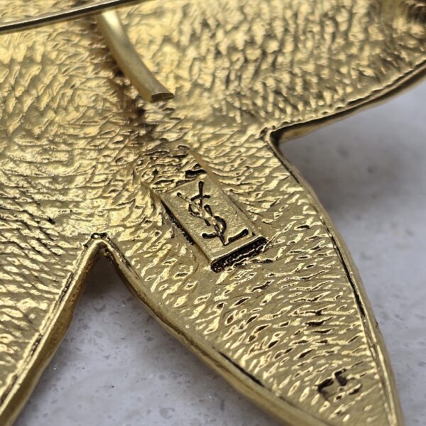 YSL - broszka vintage z funkcją zawieszki zbliżenie