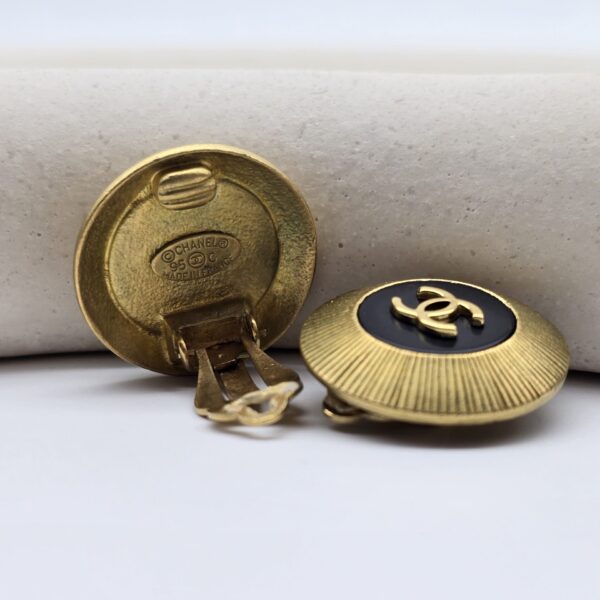 CHANEL - klipsy vintage z logo tył