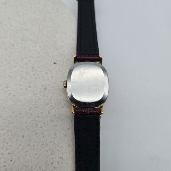 OMEGA De Ville - mechaniczny zegarek vintage 1979 r. blisko z tyłu