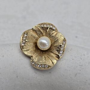 CHRISTIAN DIOR - mały vintage pin z perłą