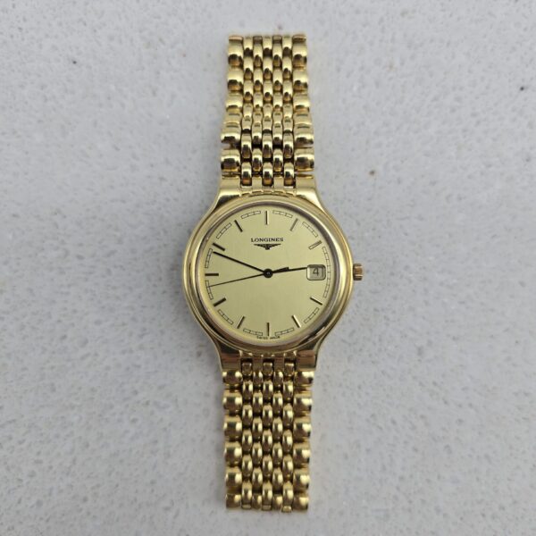 Longines – złoty zegarek vintage w pudełku z bliska