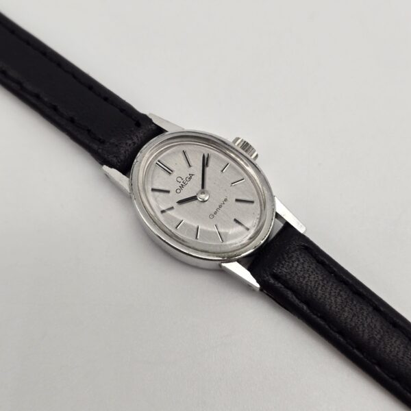 OMEGA - delikatny zegarek vintage z 1969r przód
