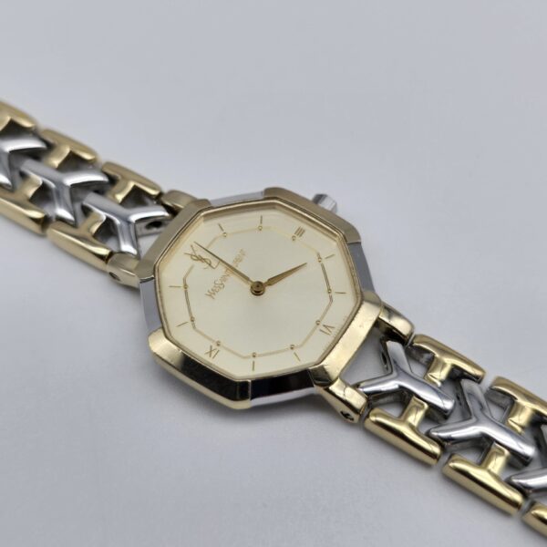 YSL - geometryczny zegarek vintage na bransolecie zbliżenie
