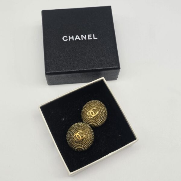 CHANEL - Plecione klipsy vintage z logo w pudełku