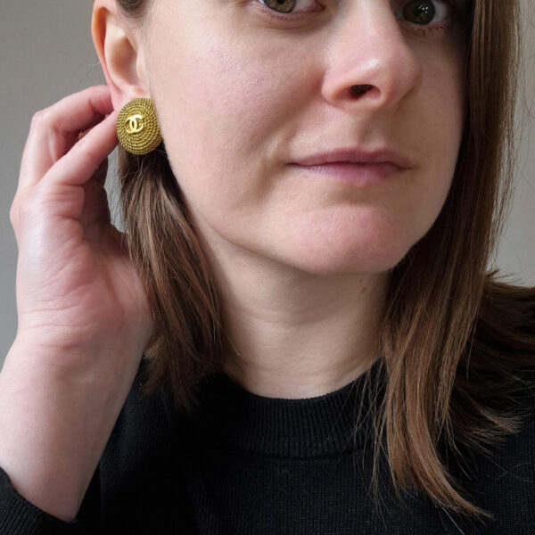 CHANEL - Plecione klipsy vintage z logo na Pauli