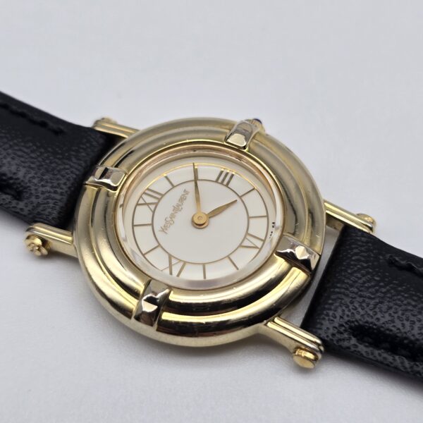 YSL - złoty zegarek vintage na czarnym pasku dodatkowe zblizenie
