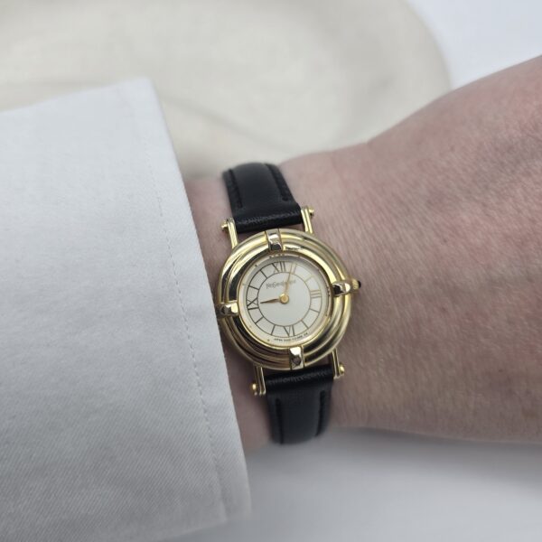 YSL - złoty zegarek vintage na czarnym pasku na ręce