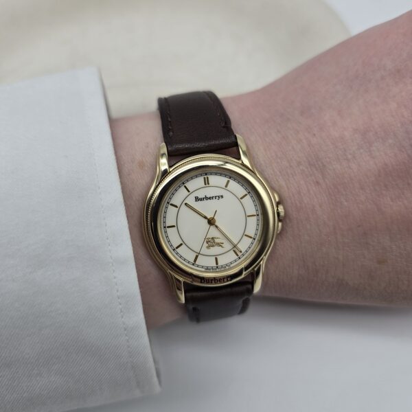 BURBERRY - klasyczny zegarek vintage na brązowym pasku na ręce