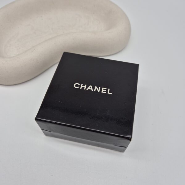 CHANEL - delikatne klipsy vintage z perłą w pudełku