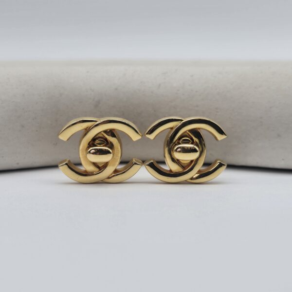 CHANEL - klipsy vintage turnlock front