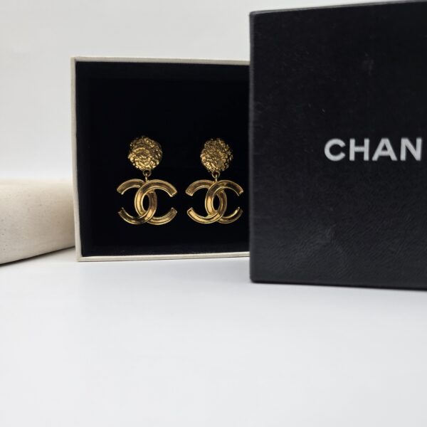 CHANEL - wiszące klipsy vintage z logo CC stojące
