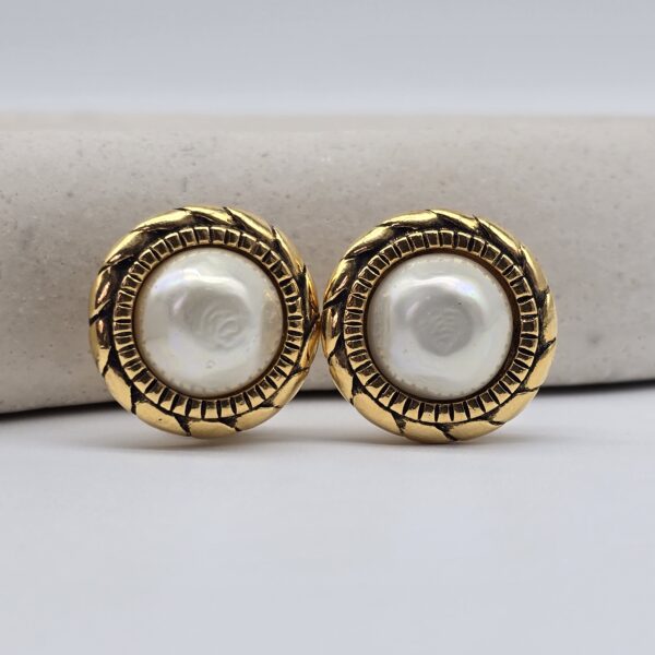 CHANEL - klipsy vintage z perłą z przodu