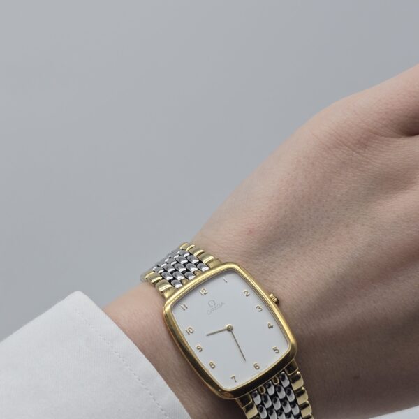 OMEGA – geometryczny zegarek vintage na bransolecie, lata 90. na modelce