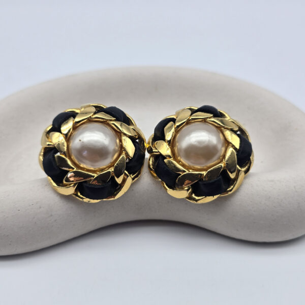 CHANEL - masywne klipsy vintage przeplecione czarnym paskiem dodatkowe