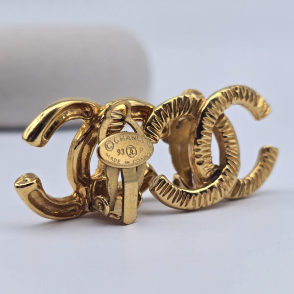 CHANEL - pozłacane klipsyc vintage z logo CC sygnowanie