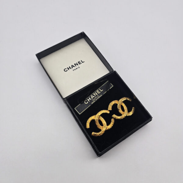 CHANEL - pozłacane klipsyc vintage z logo CC w pudelku