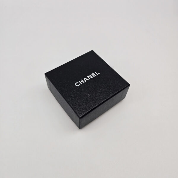 CHANEL - pozłacane owalne klipsy vintage z logo pudełko