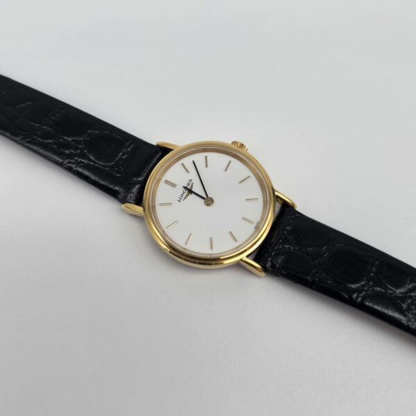 LONGINES - minimalistyczny zegarek vintage na czarnym pasku zbliżenie przód