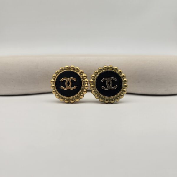 CHANEL - okrągłe klipsy vintage z logo