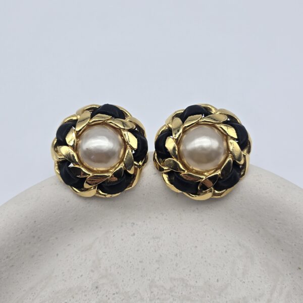 CHANEL - masywne klipsy vintage przeplecione czarnym paskiem