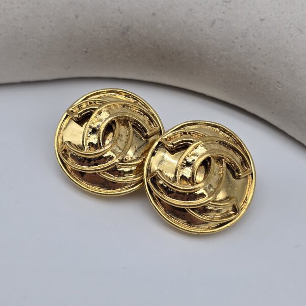 CHANEL - klipsy vintage z przeplatanym logo CC