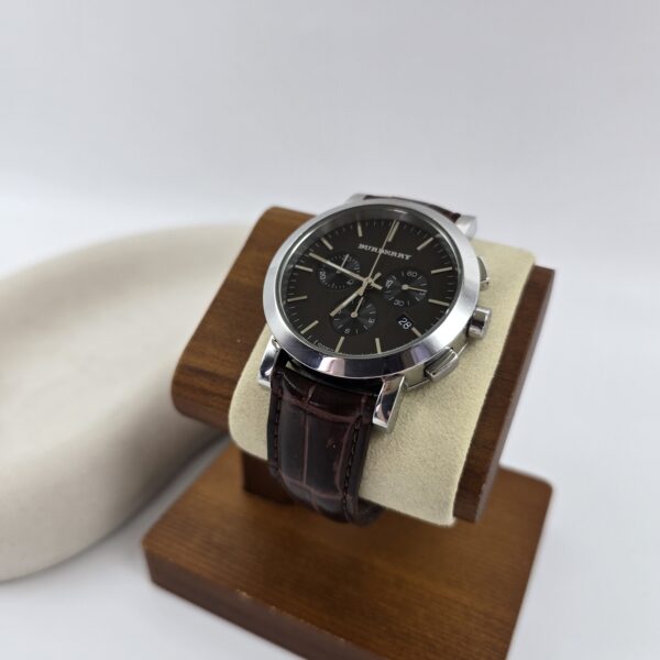 BURBERRY - zegarek z chronografem na stojaku