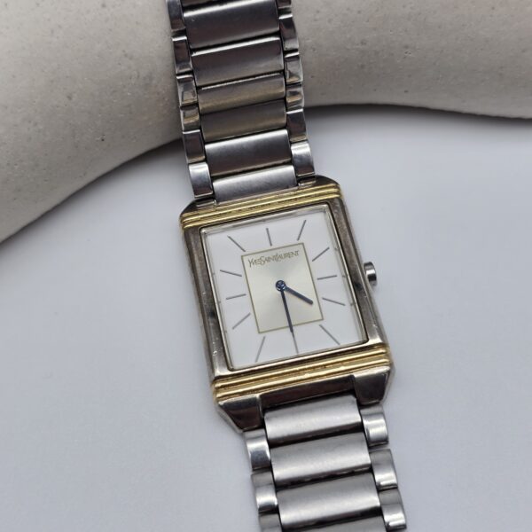 YVES SAINT LAURENT - prostokątny zegarek vintage zbliżenie