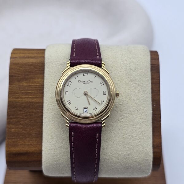 DIOR - minimalistyczny zegarek vintage z monogramem na stojaku