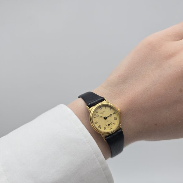 CELINE – minimalistyczny złocony zegarek vintage z drobinkową tarczą na ręku