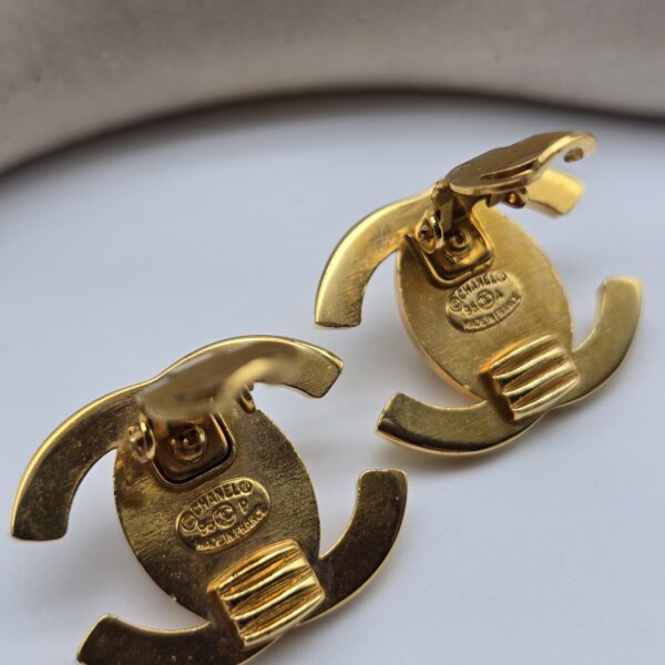 CHANEL – klipsy vintage Turnlock, lata 90. tył