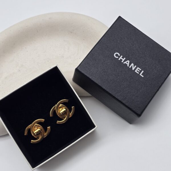 CHANEL – klipsy vintage Turnlock, lata 90.