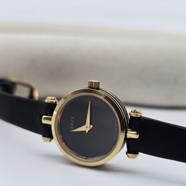 GUCCI - minimalistyczny zegarek vintage z czarną tarczą