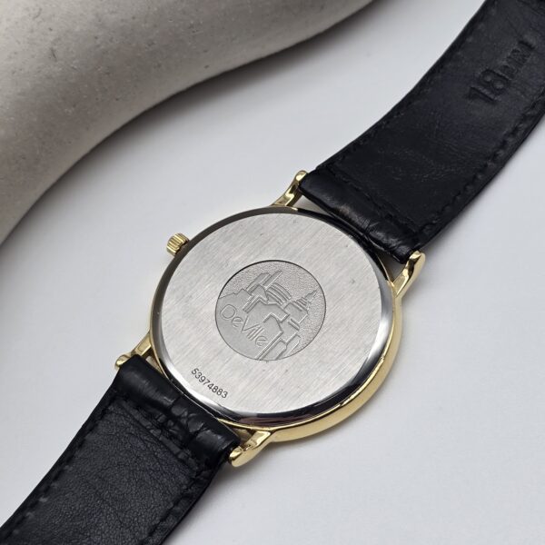 OMEGA - klasyczny zegarek vintage z datownikiem, lata 90. zbliżenie
