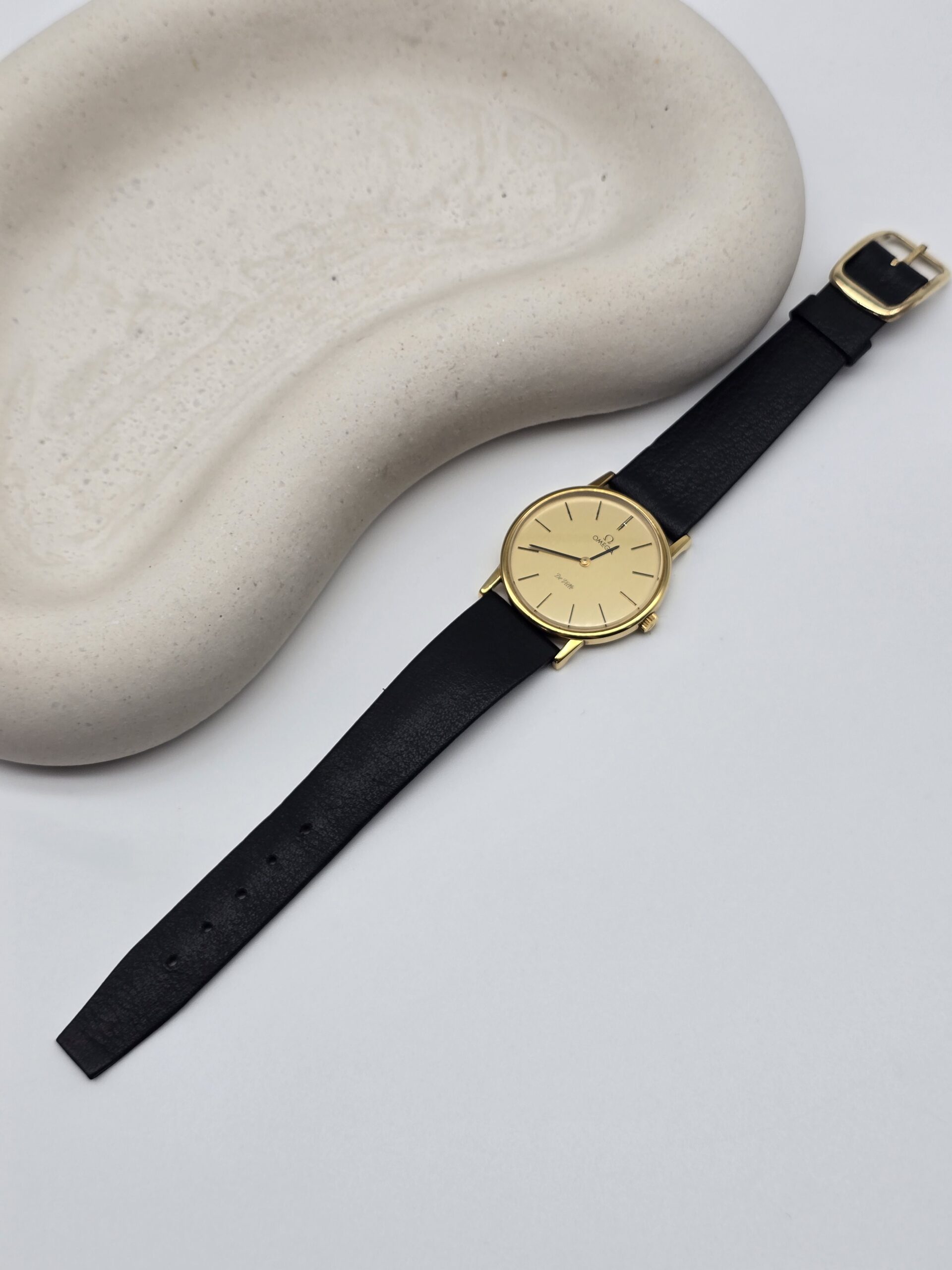 OMEGA - zegarek vintage z szampańską tarczą, De Ville, lata 70. przód