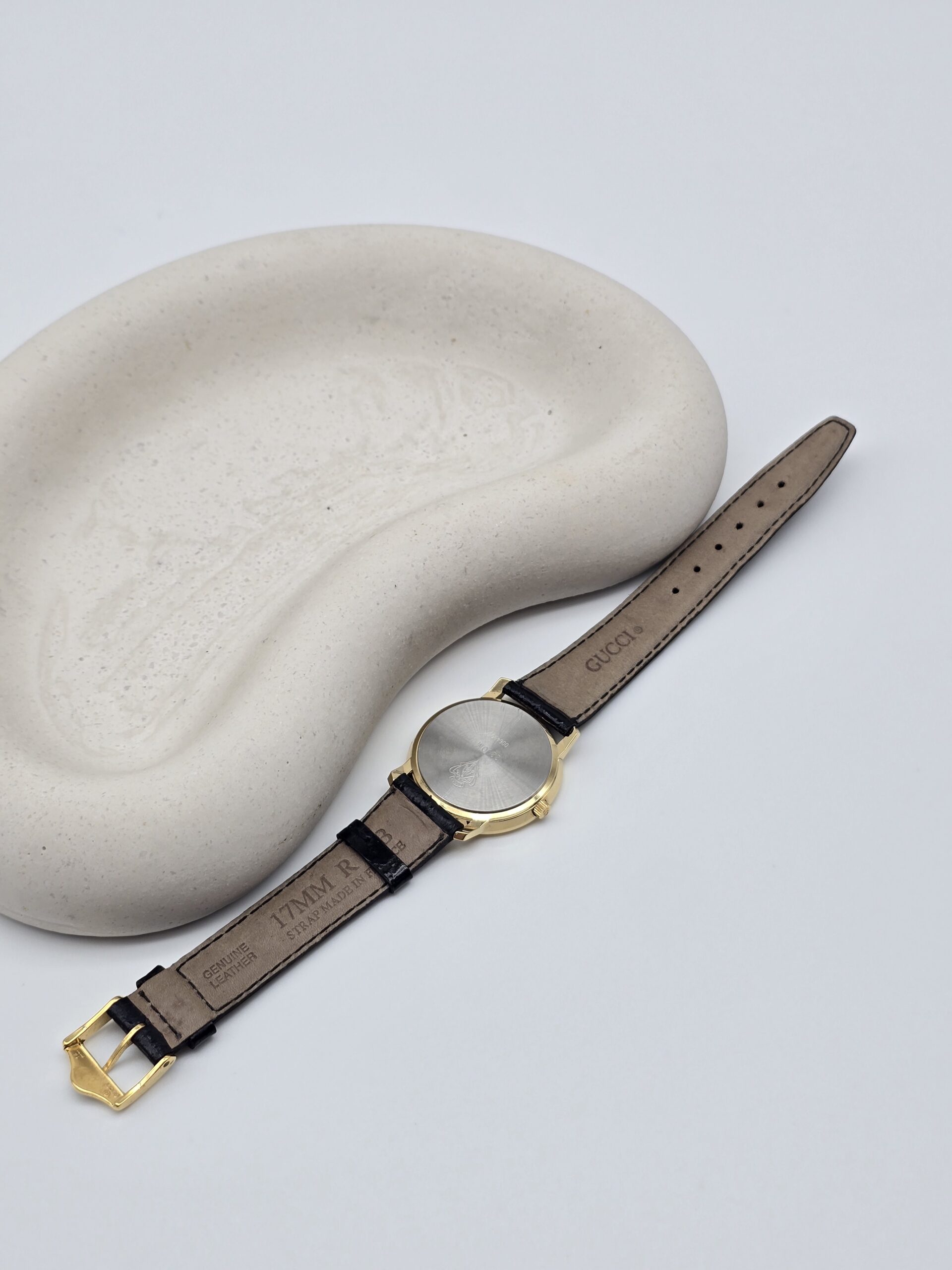 GUCCI - klasyczny zegarek vintage z rzymskimi indeksami, lata 90. tył