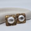 CHANEL - eleganckie klipsy vintage z perła i monetami, lata 90.