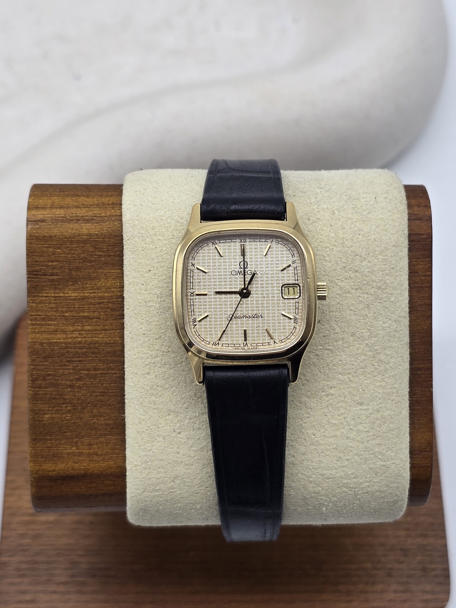 OMEGA – zegarek vintage złoty Seamaster z datownikiem, lata 90. front