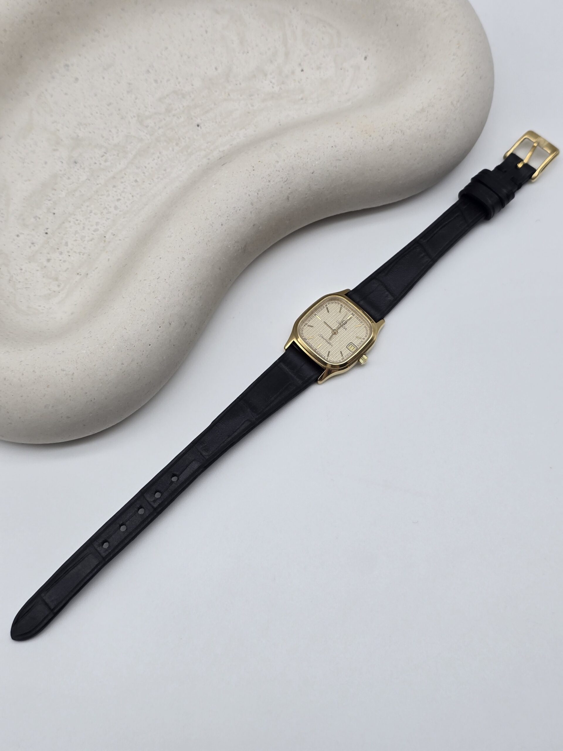 OMEGA – zegarek vintage złoty Seamaster z datownikiem, lata 90. przód