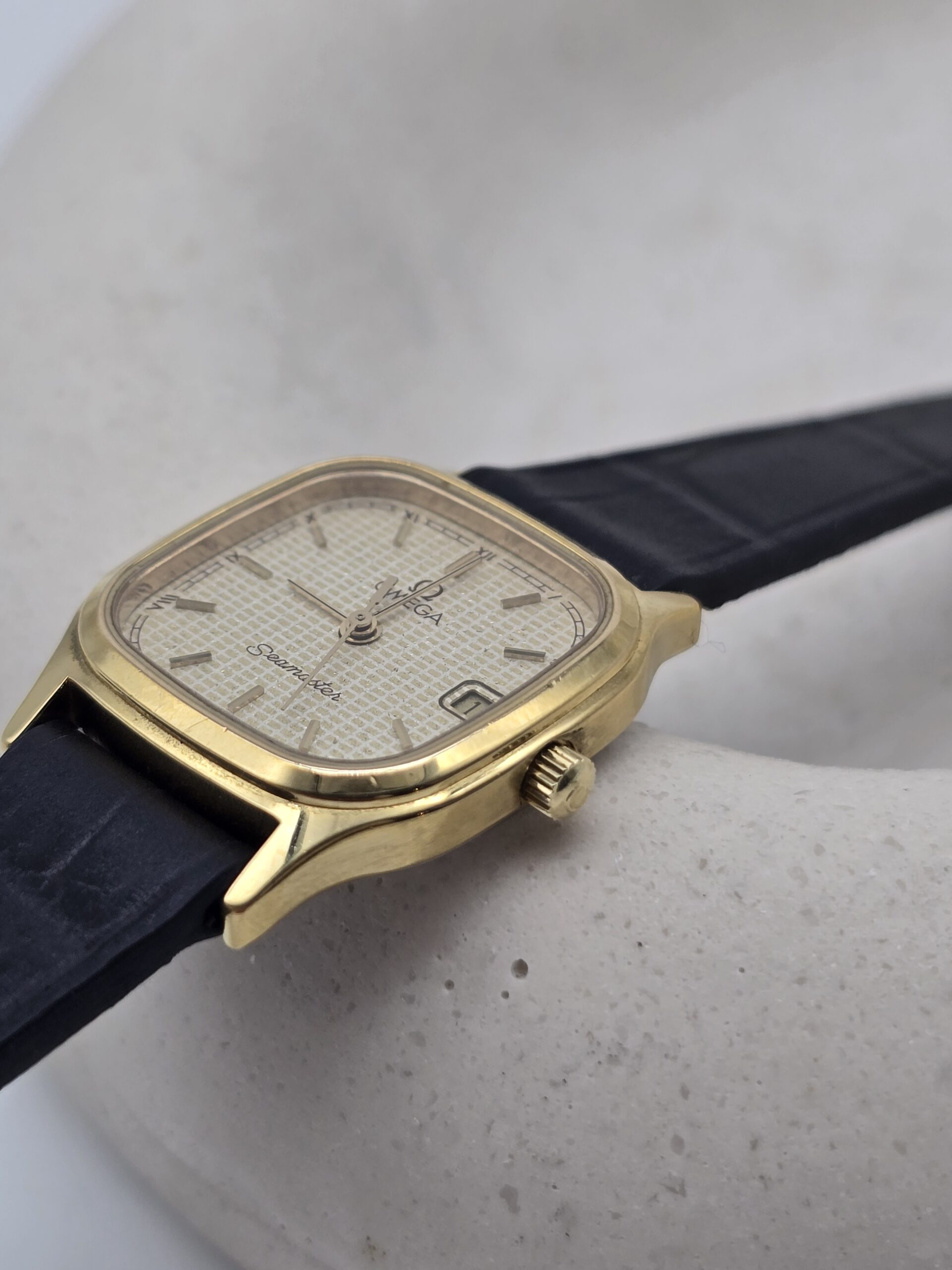 OMEGA – zegarek vintage złoty Seamaster z datownikiem, lata 90. koronka