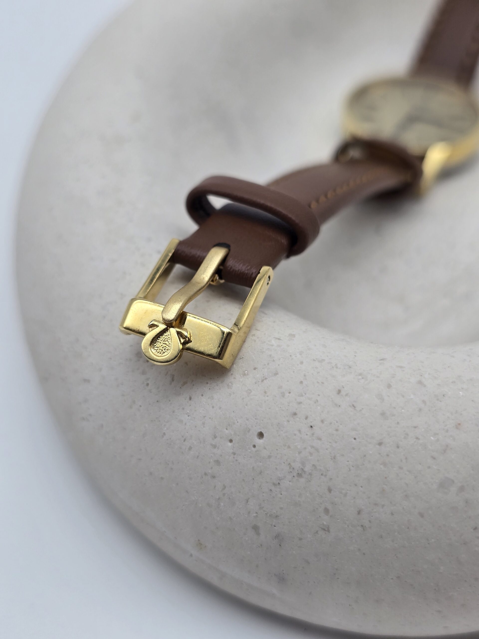 OMEGA – zegarek vintage złoty De Ville Quartz, lata 90. zapięcie